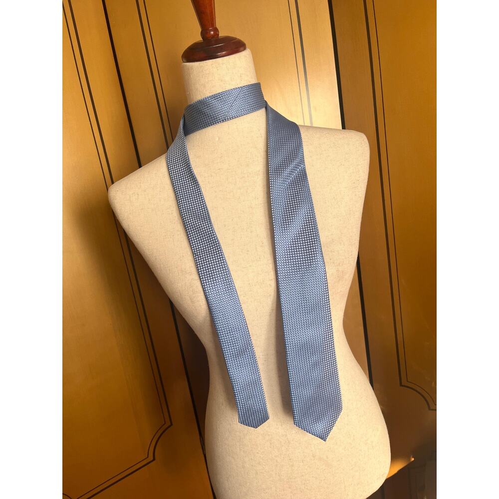 Vintage skinny necktie by Pierre Cardin in blue